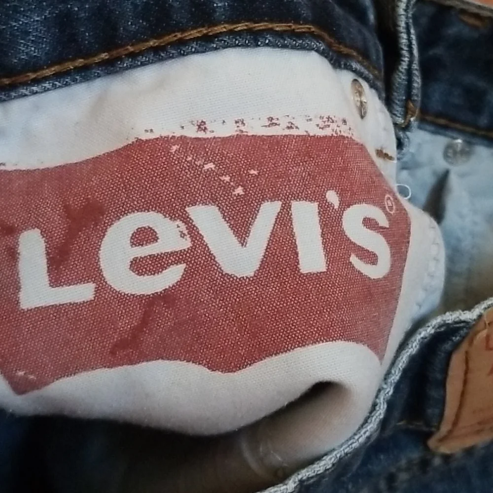 Levis excellent use